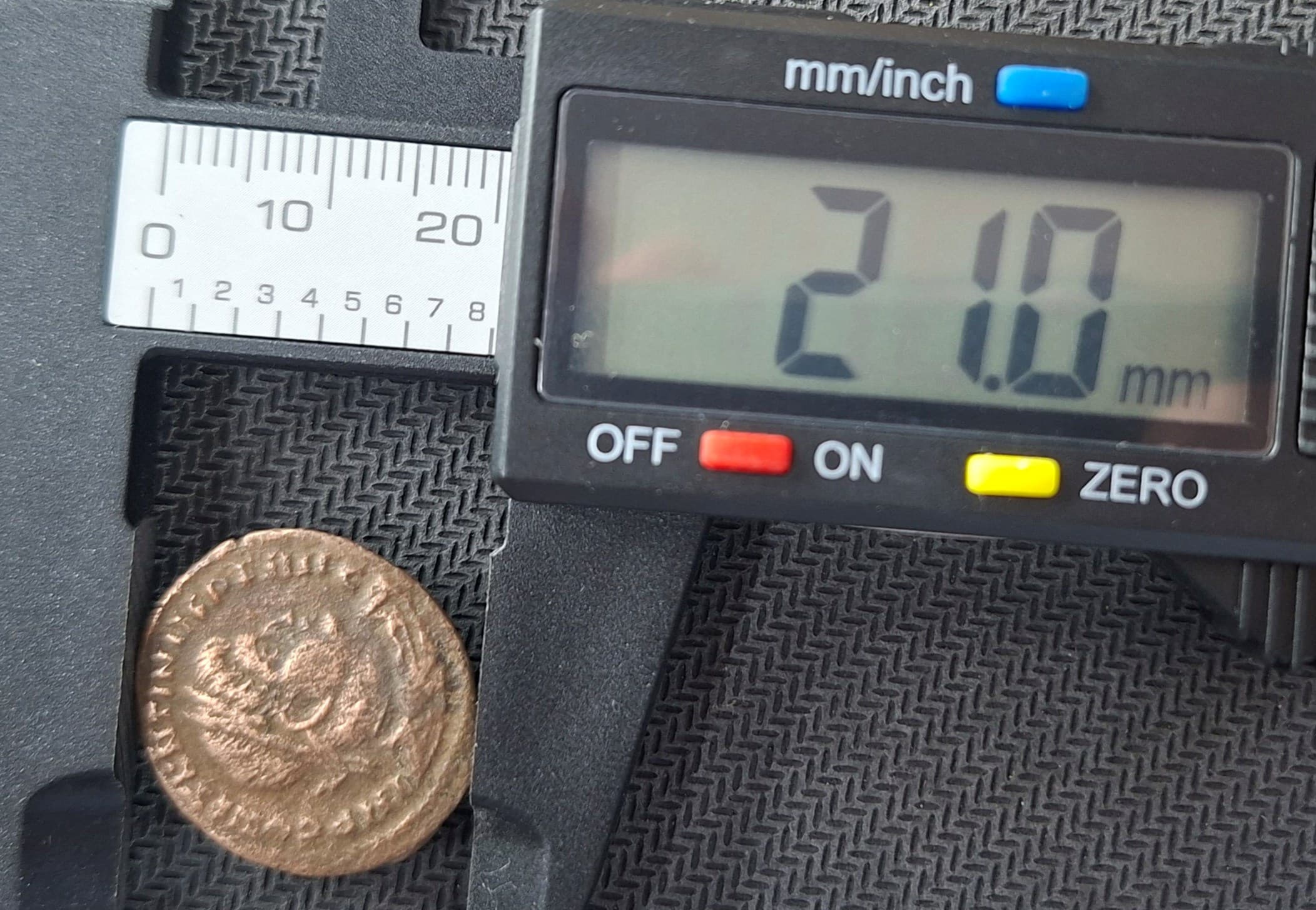 Foto da moeda TH-N-0044 — Constantino I. Follis ou nummus
